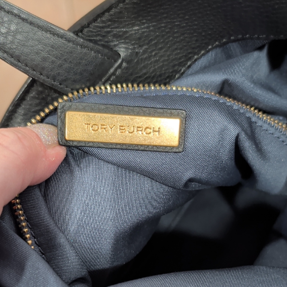 Tory Burch Black Leather Bag with Gold Details - Picture 13 of 16